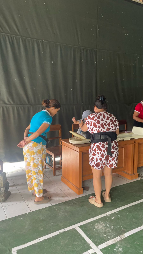 Kegiatan Posyandu Balita di Balai Banjar Pengembungan